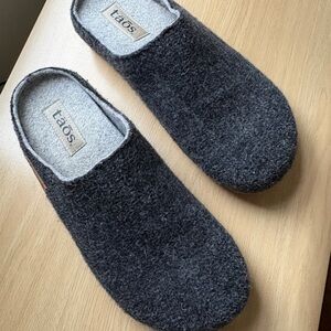 Taos Footwear Women’s Dark Gray Wool Clog Mules
